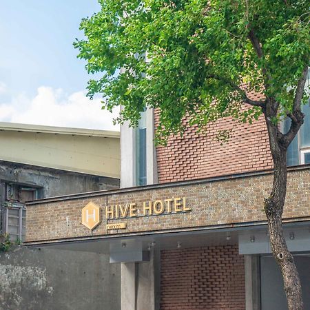 Check Inn Hive Лодун Экстерьер фото