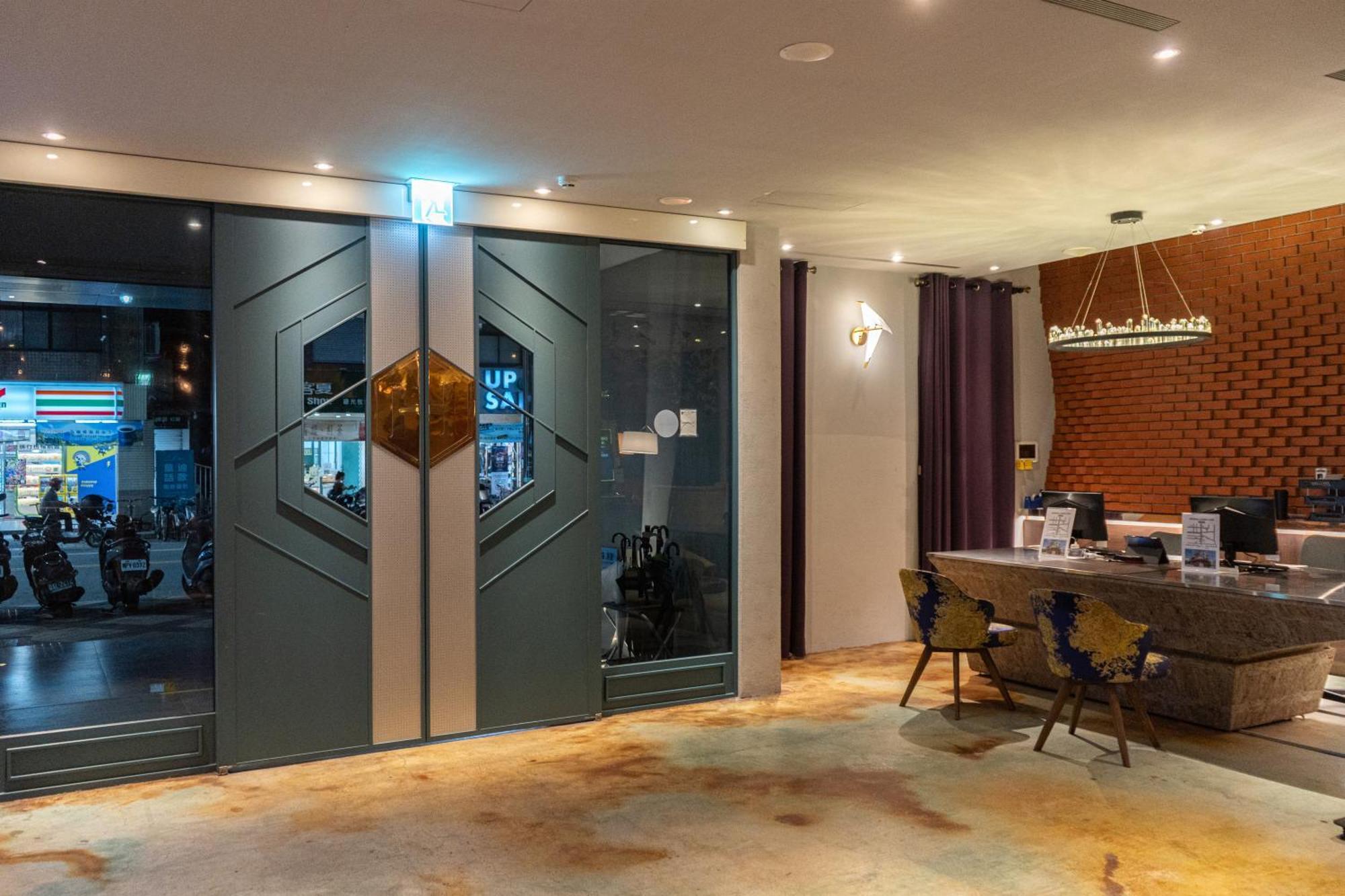 Check Inn Hive Лодун Экстерьер фото